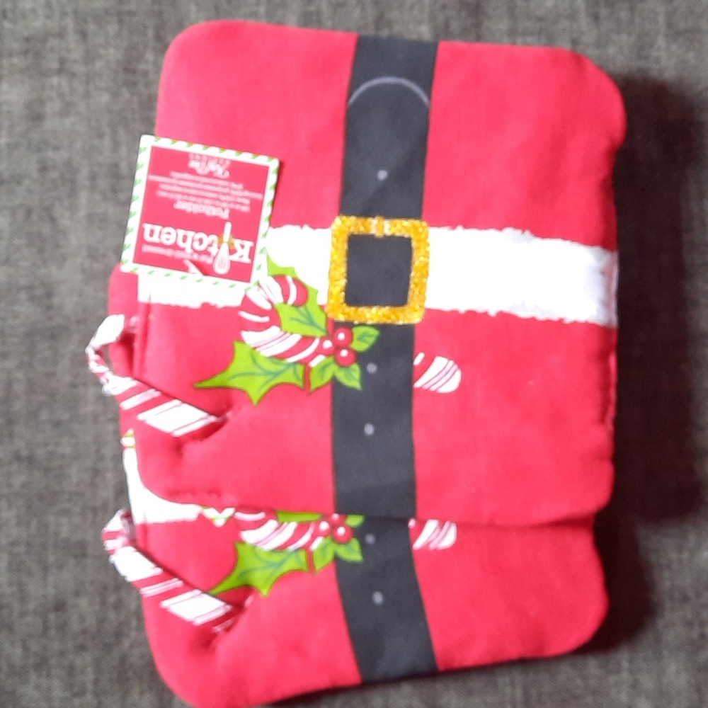 Potholders 2 Piece Set Santa's Belt Candy Cane Fun Holiday Christmas Design NWT